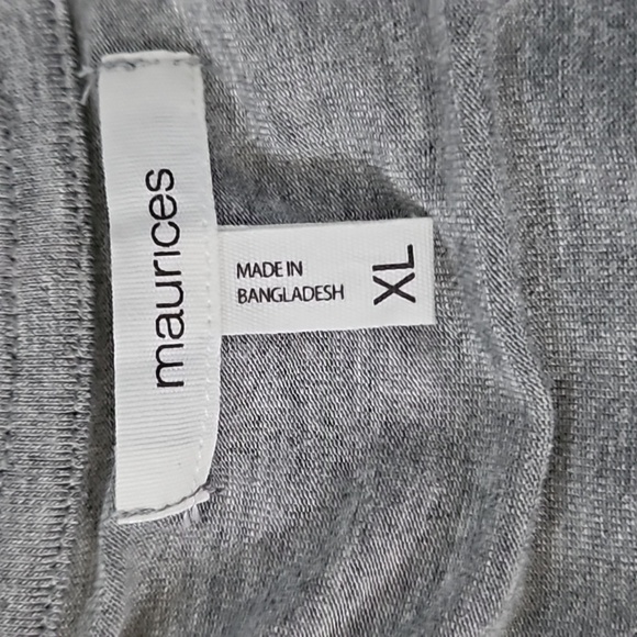 Maurices "I Don't Winter Well" Gray V-neck Short Sleeve Tee - Picture 13 of 15